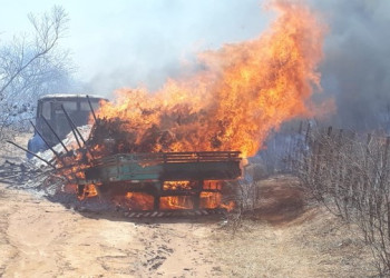 Trabalhadores são mortos a tiros e caminhão é queimado no interior do Ceará
